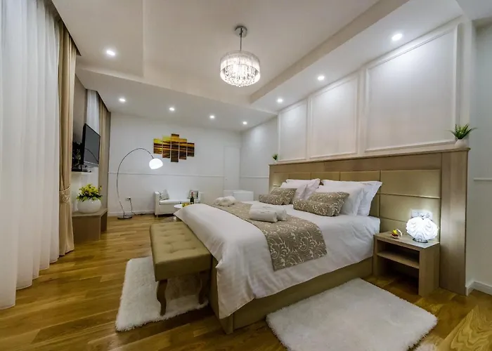 Peninsula Luxury Suite