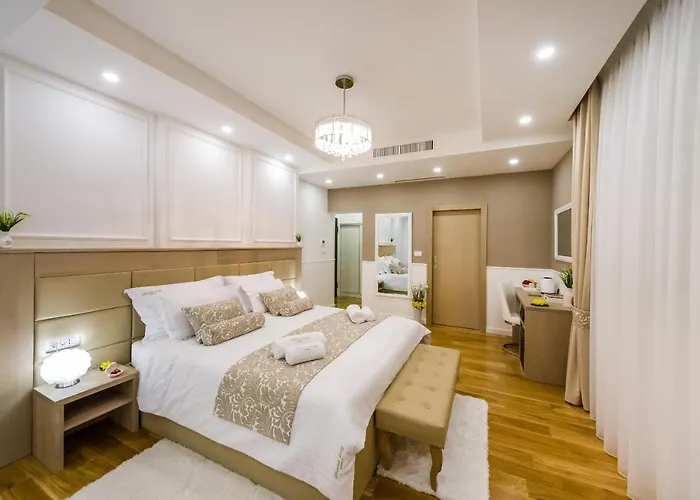 Peninsula Luxury Suite