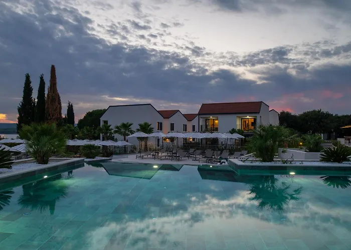 Molum Hotel & Residences