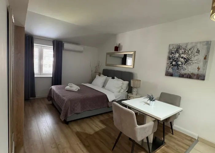Apartments Marina